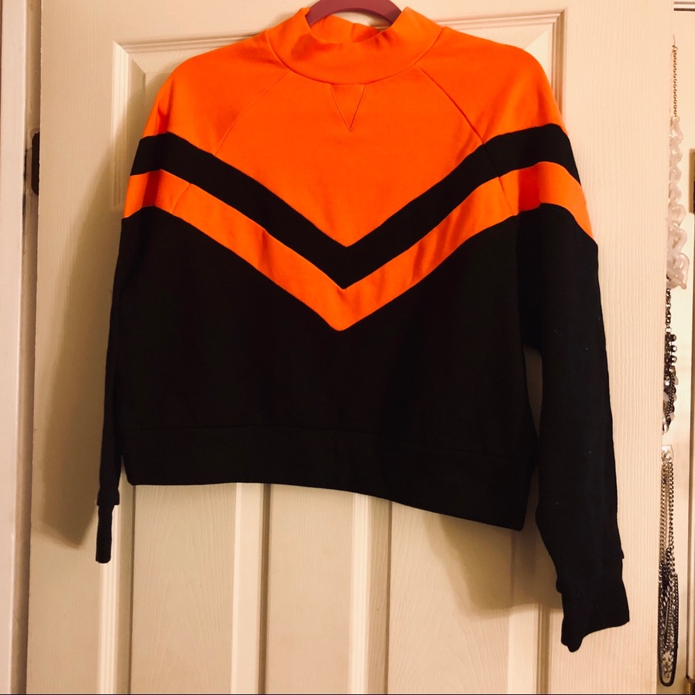 Black & orange oversized sweatshirt - Picture 3 of 4